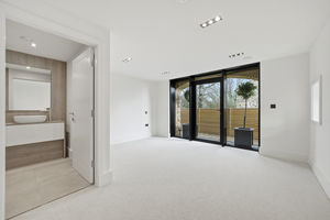 Guest bedroom with en suite- click for photo gallery